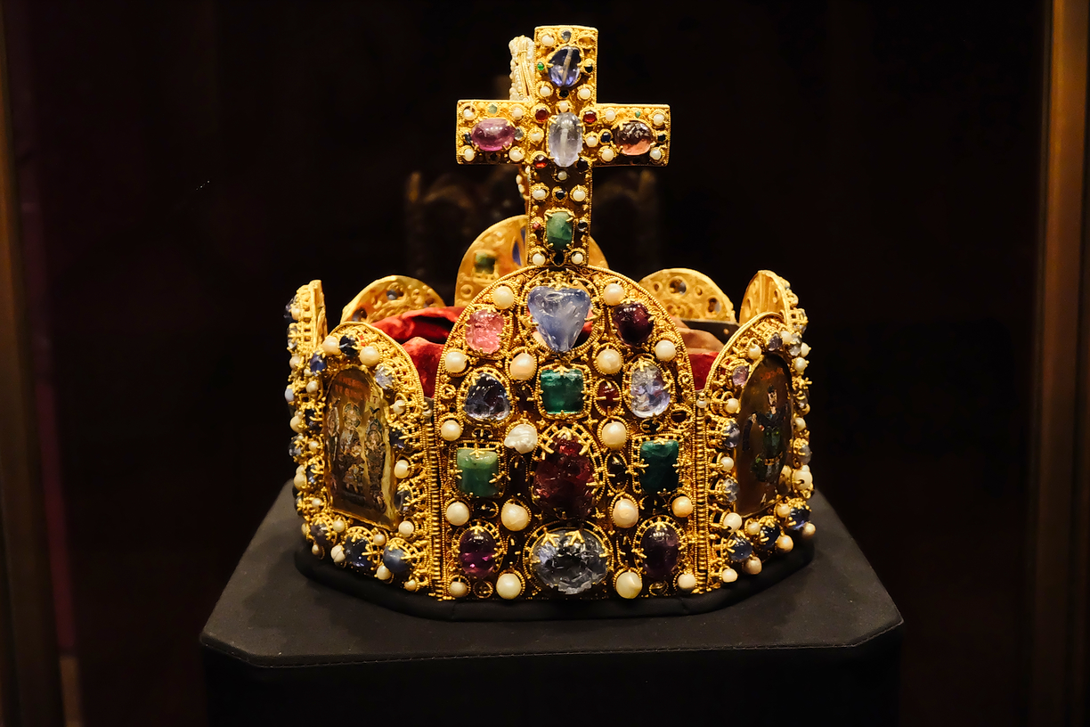 这是曾经的神圣罗马帝国皇帝的皇冠
